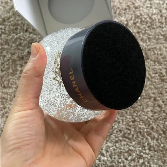 Chanel beauty -Snow globe - Picture 5 of 11
